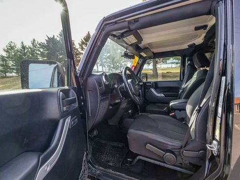 Used 2014 Jeep Wrangler Unlimited Rubicon w/ Connectivity Group image 10