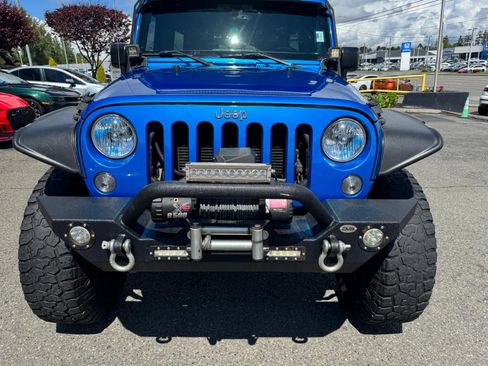 Used 2015 Jeep Wrangler Unlimited Sahara w/ Connectivity Group AWD/4WD image 2