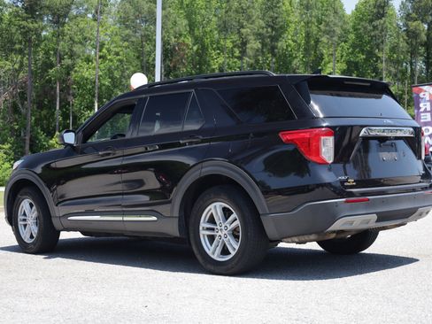 Used 2020 Ford Explorer XLT w/ Equipment Group 202A AWD/4WD image 3