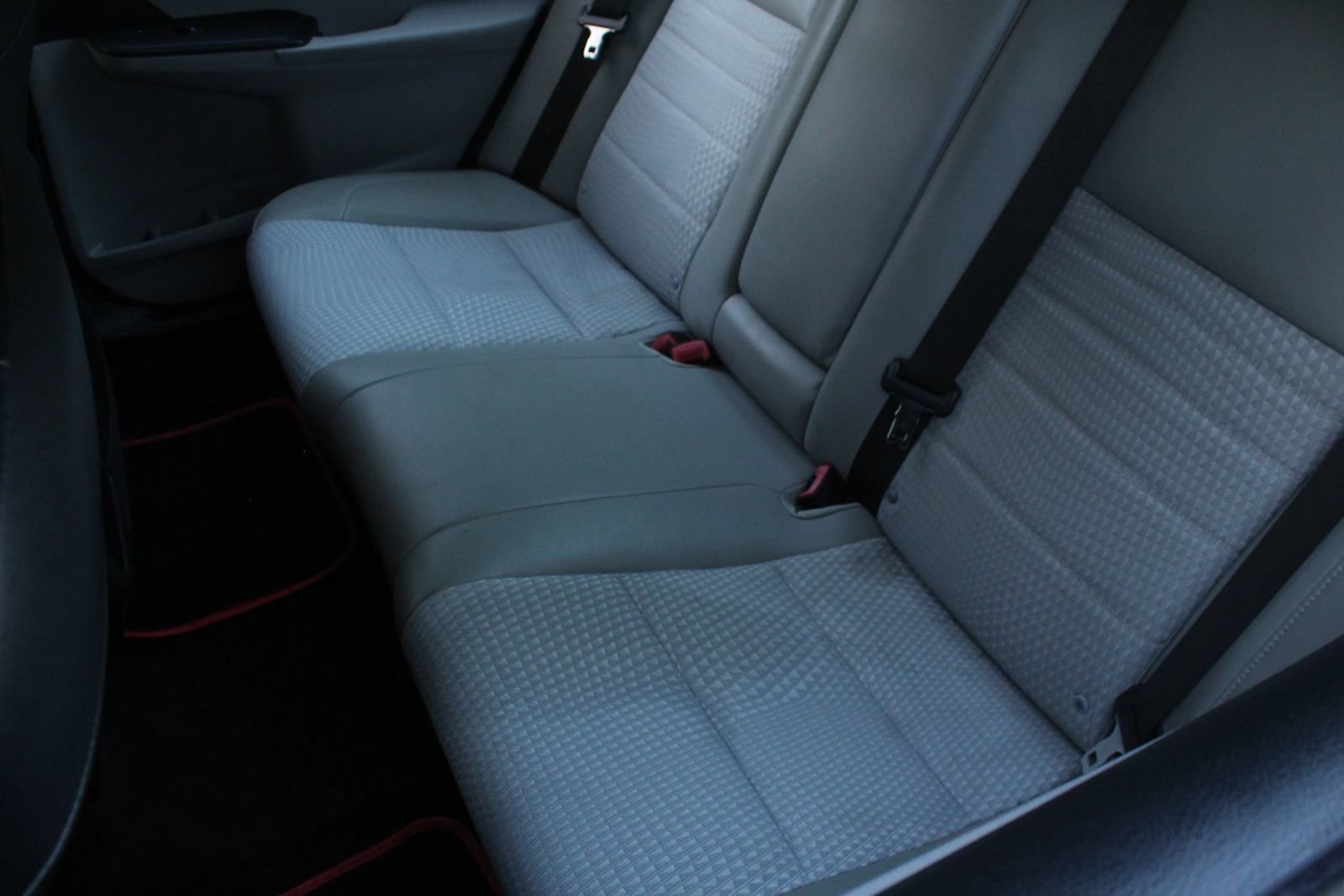 Used 2015 Toyota Camry SE FWD image 19