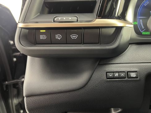 Used 2025 Toyota Crown Signia w/ Advanced Technology Package AWD/4WD image 21