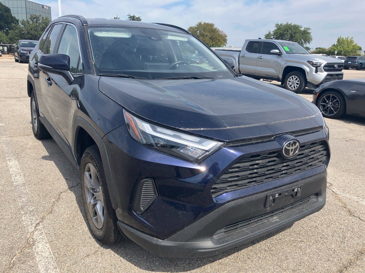 Used 2025 Toyota RAV4 XLE AWD/4WD image 3