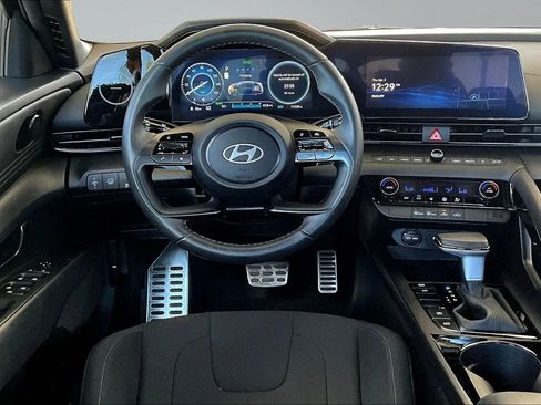Used 2025 Hyundai Elantra SEL FWD image 8