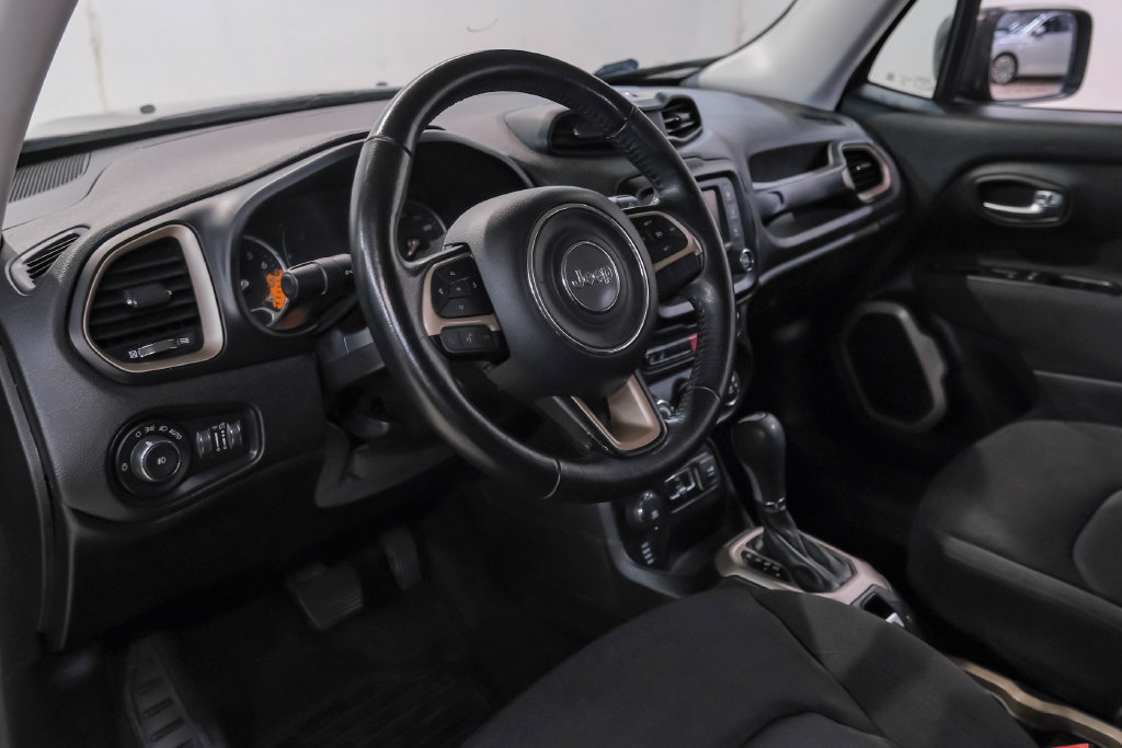Used 2017 Jeep Renegade Latitude w/ Cold Weather Group AWD/4WD image 3