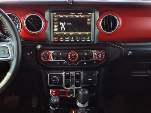 Used 2023 Jeep Wrangler Unlimited Rubicon w/ Cold Weather Group AWD/4WD image 7