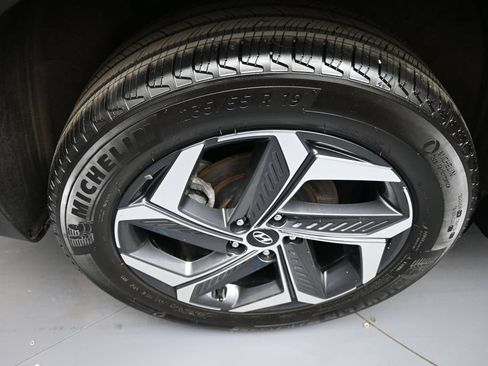 Certified 2024 Hyundai Tucson Limited AWD/4WD image 12
