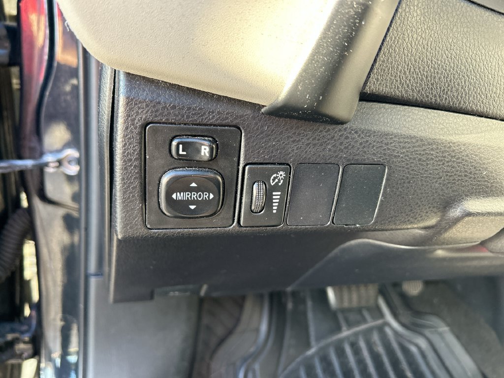 Used 2018 Toyota Corolla LE FWD image 13