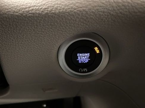 Used 2024 Chrysler Pacifica Limited image 17