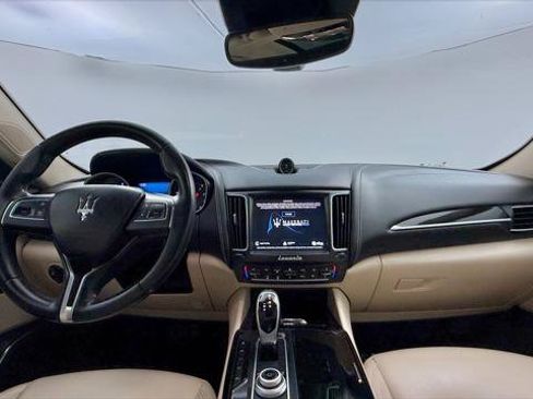 Used 2018 Maserati Levante GranLusso AWD/4WD image 22