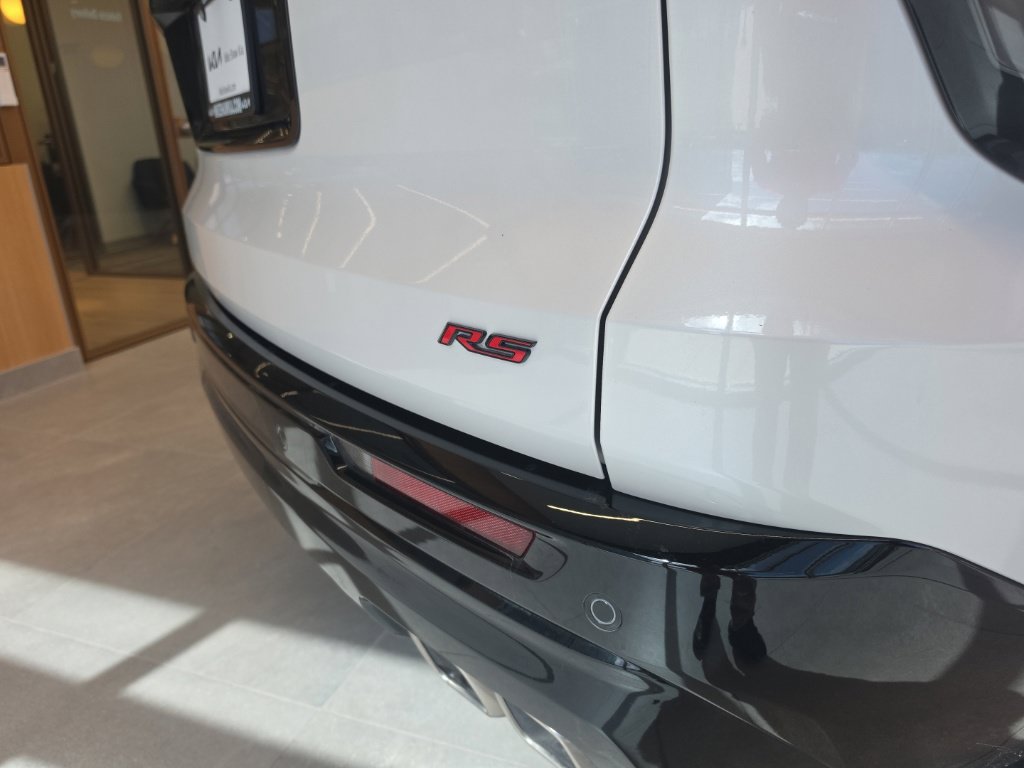 Used 2025 Chevrolet Traverse RS w/ LPO, Floor Liner Package FWD image 17