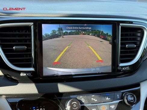 Used 2024 Chrysler Pacifica Touring-L FWD image 29