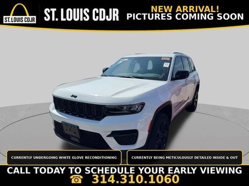 Used 2023 Jeep Grand Cherokee Altitude AWD/4WD image 1