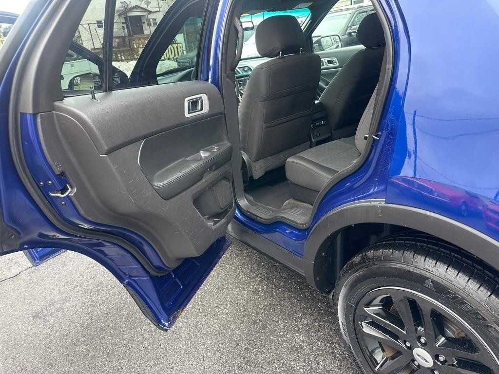 Used 2015 Ford Explorer XLT w/ Equipment Group 201A AWD/4WD image 26
