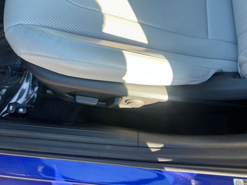 Used 2025 Hyundai Elantra Limited image 23