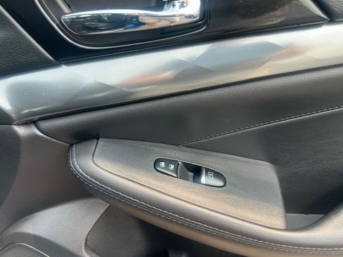 Used 2018 Nissan Maxima SR FWD image 10