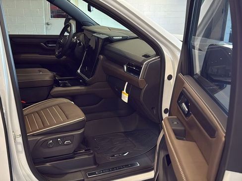 New 2026 GMC Yukon XL Denali Ultimate w/ LPO, Floor Liner Package AWD/4WD image 12