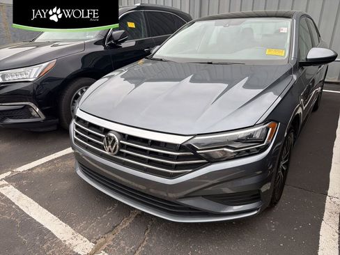 Used 2020 Volkswagen Jetta SE w/ SE Cold Weather Package FWD image 1