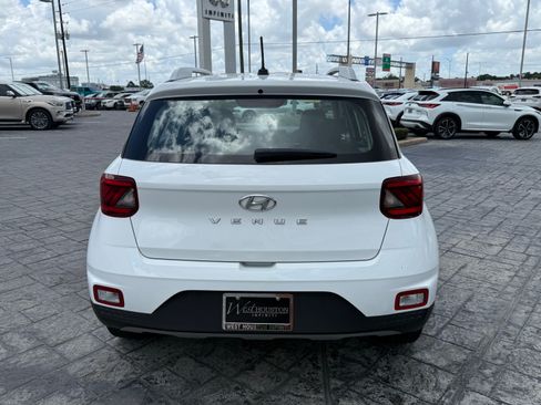 Used 2025 Hyundai Venue SEL FWD image 6