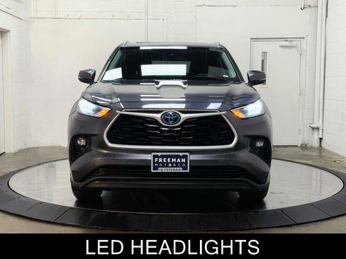 Used 2020 Toyota Highlander XLE image 3