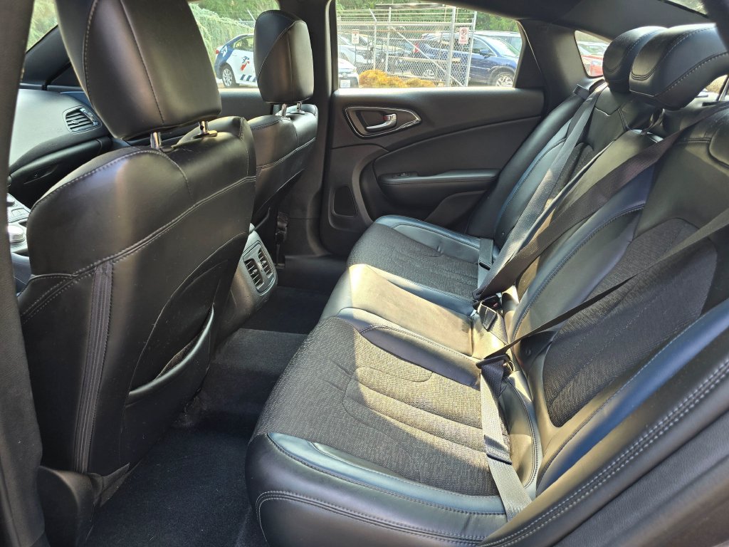 Used 2015 Chrysler 200 S w/ Comfort Group FWD image 10