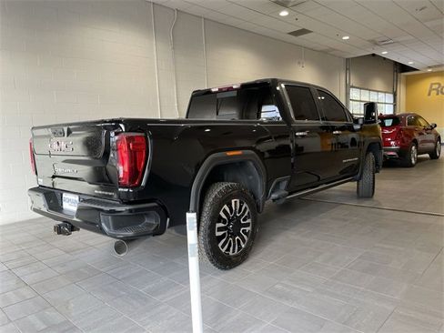 Used 2023 GMC Sierra 3500 Denali w/ Denali Black Diamond Edition image 5