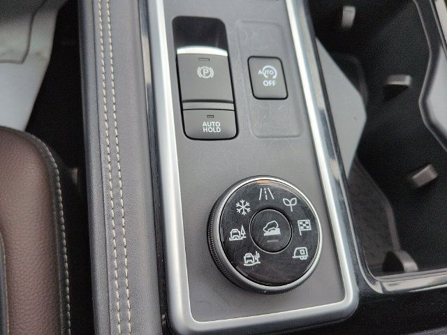 Used 2025 Nissan Pathfinder Platinum w/ Black Appearance Package AWD/4WD image 25