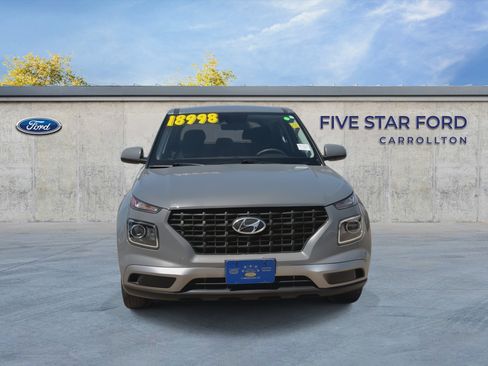 Used 2022 Hyundai Venue SE FWD image 3