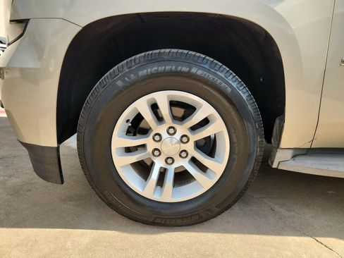 Used 2015 Chevrolet Suburban LS RWD image 13