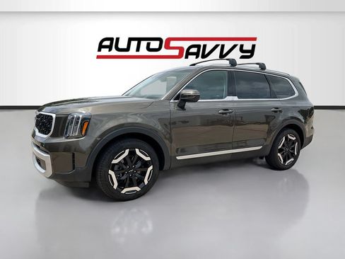 Used 2024 Kia Telluride EX w/ EX Captain's Chair Package FWD image 3
