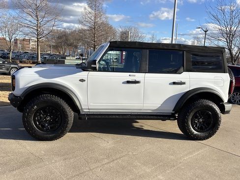 Used 2023 Ford Bronco Wildtrak image 8