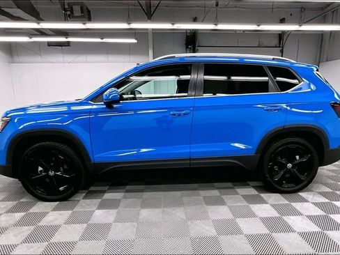Used 2025 Volkswagen Taos SEL AWD/4WD image 15