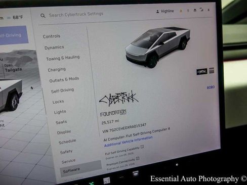 Used 2024 Tesla Cybertruck AWD Crew Cab image 33
