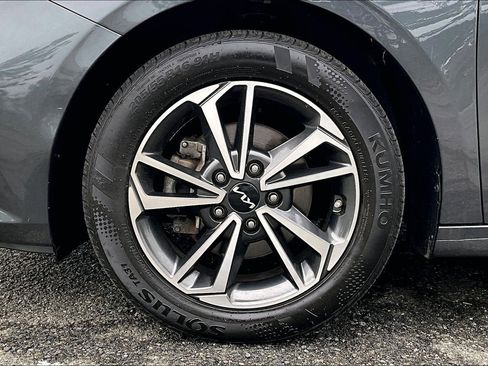 Used 2023 Kia Forte LXS w/ LXS Technology Package FWD image 8
