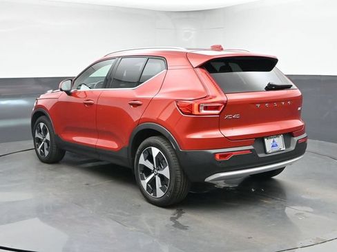 Used 2025 Volvo XC40 B5 Plus AWD/4WD image 8