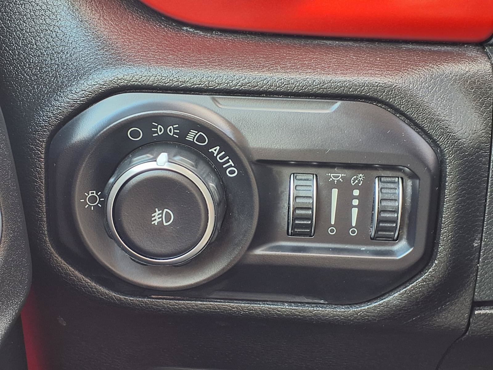 Used 2018 Jeep Wrangler Unlimited Rubicon AWD/4WD image 13