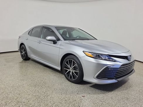 Used 2022 Toyota Camry LE FWD image 4