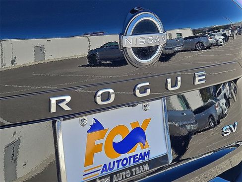 Used 2023 Nissan Rogue SV image 11