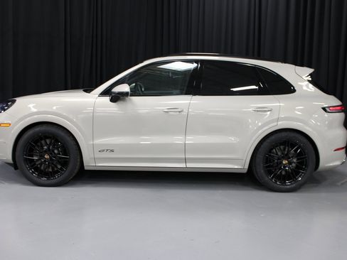 New 2025 Porsche Cayenne GTS image 2