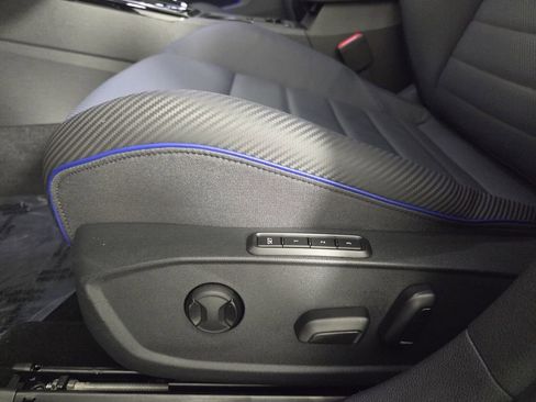 Used 2024 Volkswagen Golf R AWD/4WD image 27