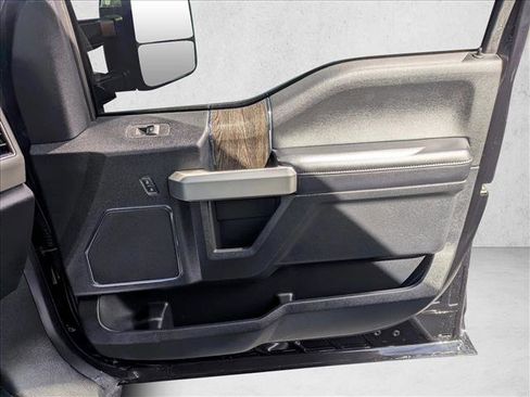 Used 2021 Ford F350 Lariat w/ Chrome Package image 27