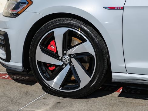 Used 2020 Volkswagen GTI SE image 53