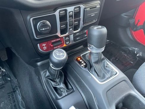 Used 2025 Jeep Wrangler Unlimited Rubicon image 18