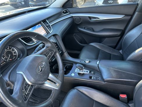 Used 2019 INFINITI QX50 Essential w/ Premium Heat Package image 8