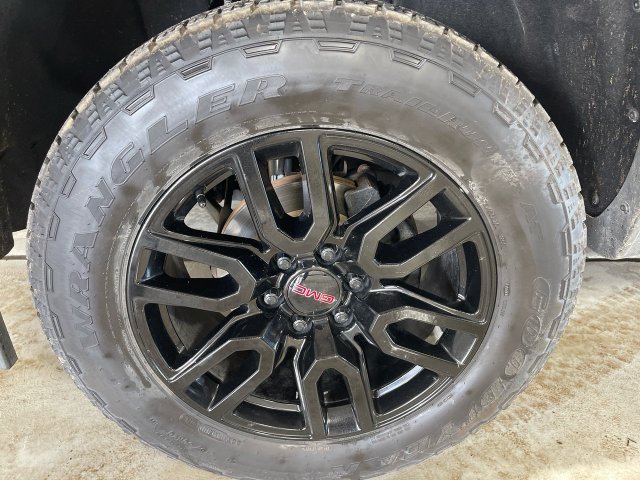 Used 2014 GMC Sierra 1500 Denali w/ Driver Alert Package AWD/4WD image 11