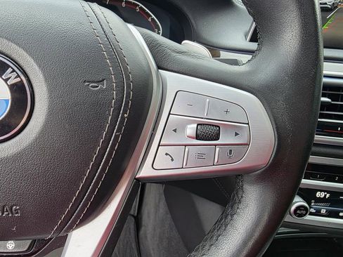 Used 2021 BMW 740i image 17