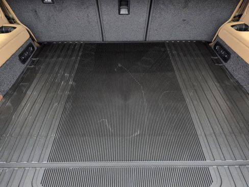 New 2026 Land Rover Range Rover Long Wheelbase SE image 31