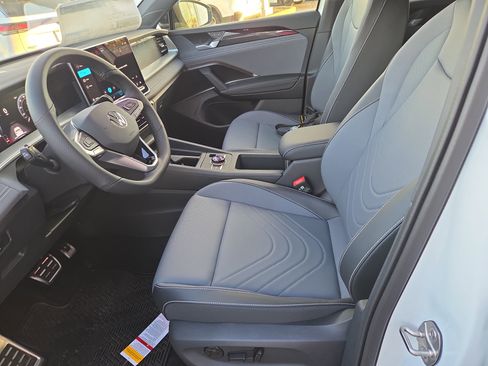 New 2026 Volkswagen Tiguan SE R-Line image 4