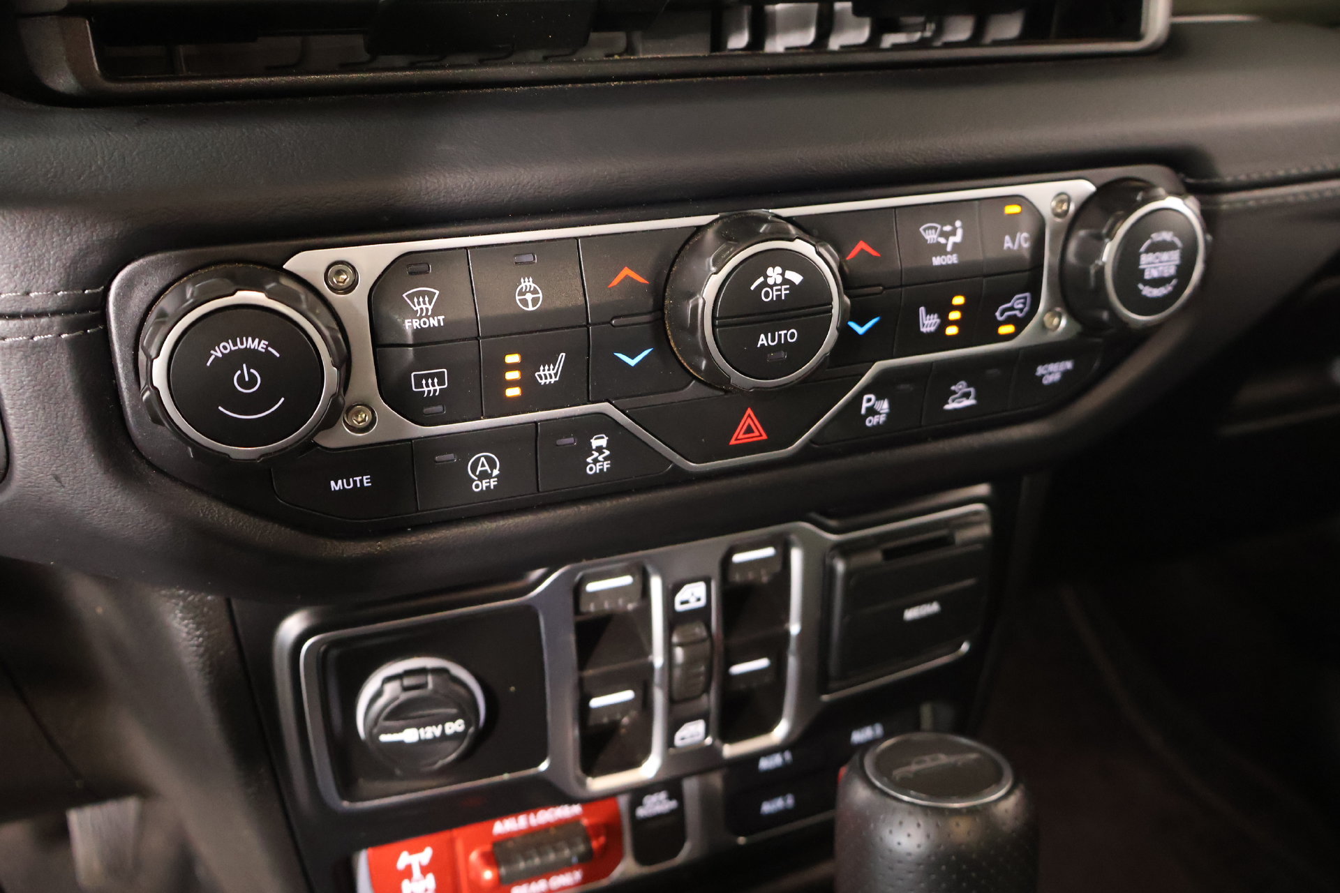 Used 2026 Jeep Gladiator Mojave AWD/4WD image 9