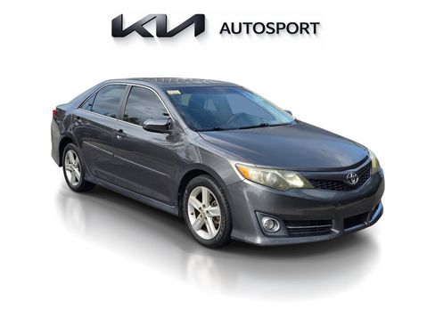 Used 2013 Toyota Camry SE FWD image 3