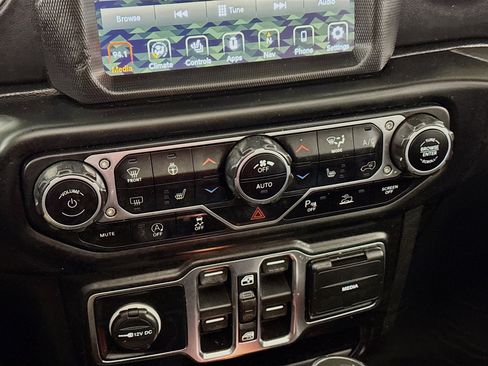 Used 2021 Jeep Wrangler Unlimited Sahara image 20